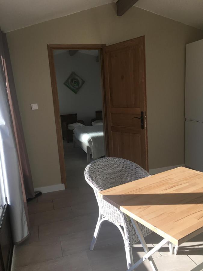 L'Atelier Des Coudelieres Bed & Breakfast Le Thor Exterior photo