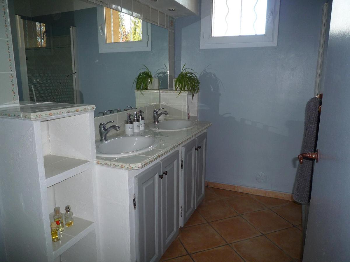 L'Atelier Des Coudelieres Bed & Breakfast Le Thor Exterior photo