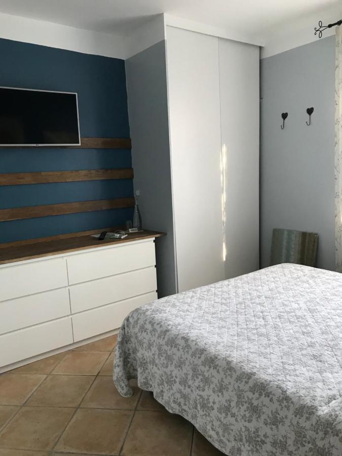 L'Atelier Des Coudelieres Bed & Breakfast Le Thor Exterior photo